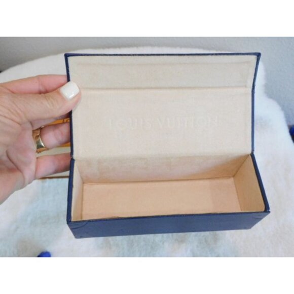 Louis Vuitton Black Women\'s Sunglasses Z1390w Gold Hardware main image 4